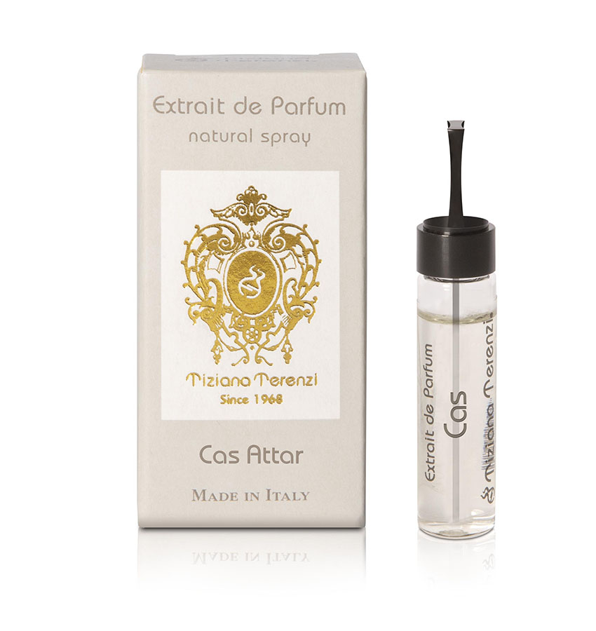 Campioncino del profumo Cas Attar di Tiziana Terenzi, con scatola beige decorata con un motivo dorato e il nome del profumo stampato in grigio.