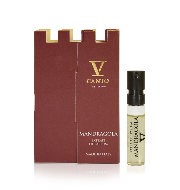 Campioncino del profumo Mandragola di V Canto, con flacone trasparente e tappo nero accanto alla scatola marrone decorata con il logo V Canto in oro e il nome del profumo stampato in oro.