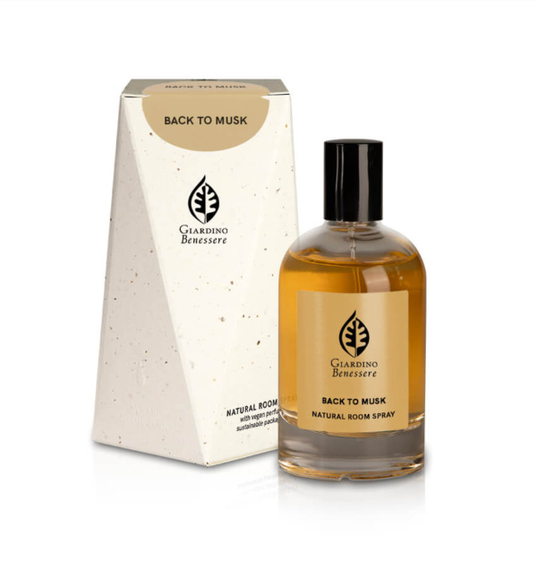 Room spray e scatola del profumo Back To Musk di Giardino Benessere.