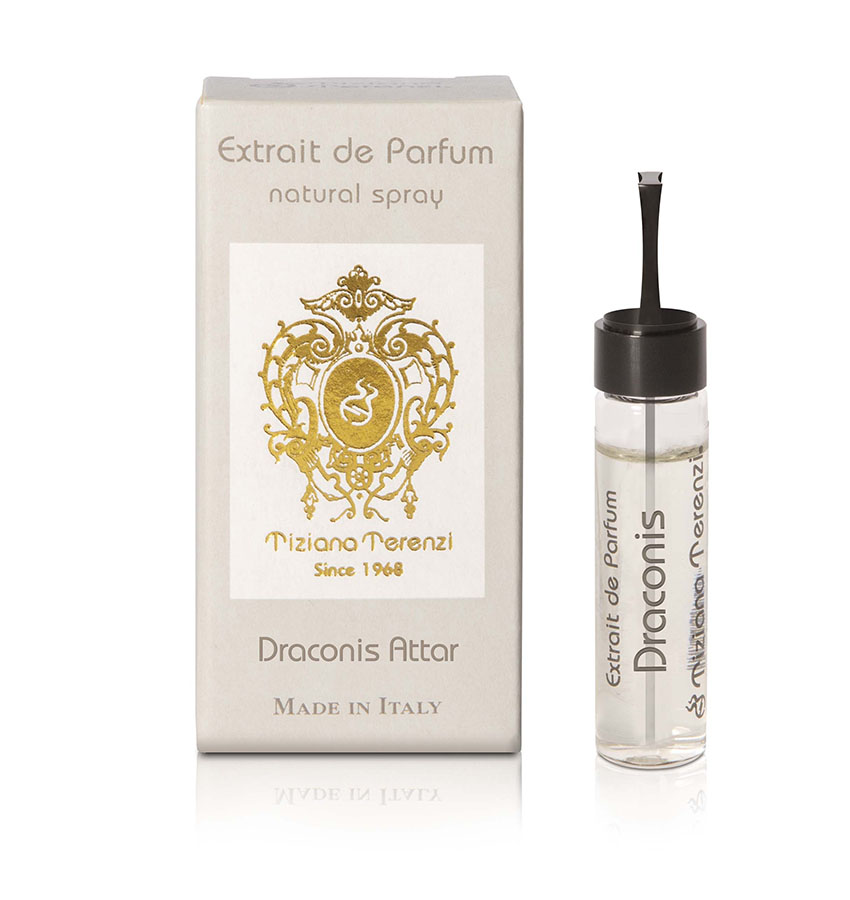 Campioncino del profumo Draconis Attar di Tiziana Terenzi, con scatola beige decorata con un motivo dorato e il nome del profumo stampato in grigio.